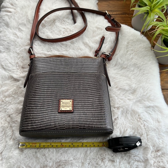 NWOT Dooney & Burke Lizard Embossed Letter Carrier Crossbody Chestnut - Picture 15 of 15